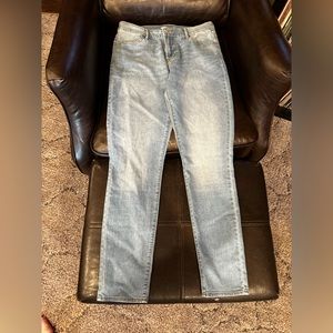 Old navy classic light wash Jean. Soft denim 10L